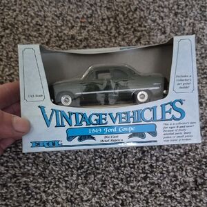 ERTL Vintage Vehicles 1949 Ford Coupe Die-Cast Toy - Dark Green